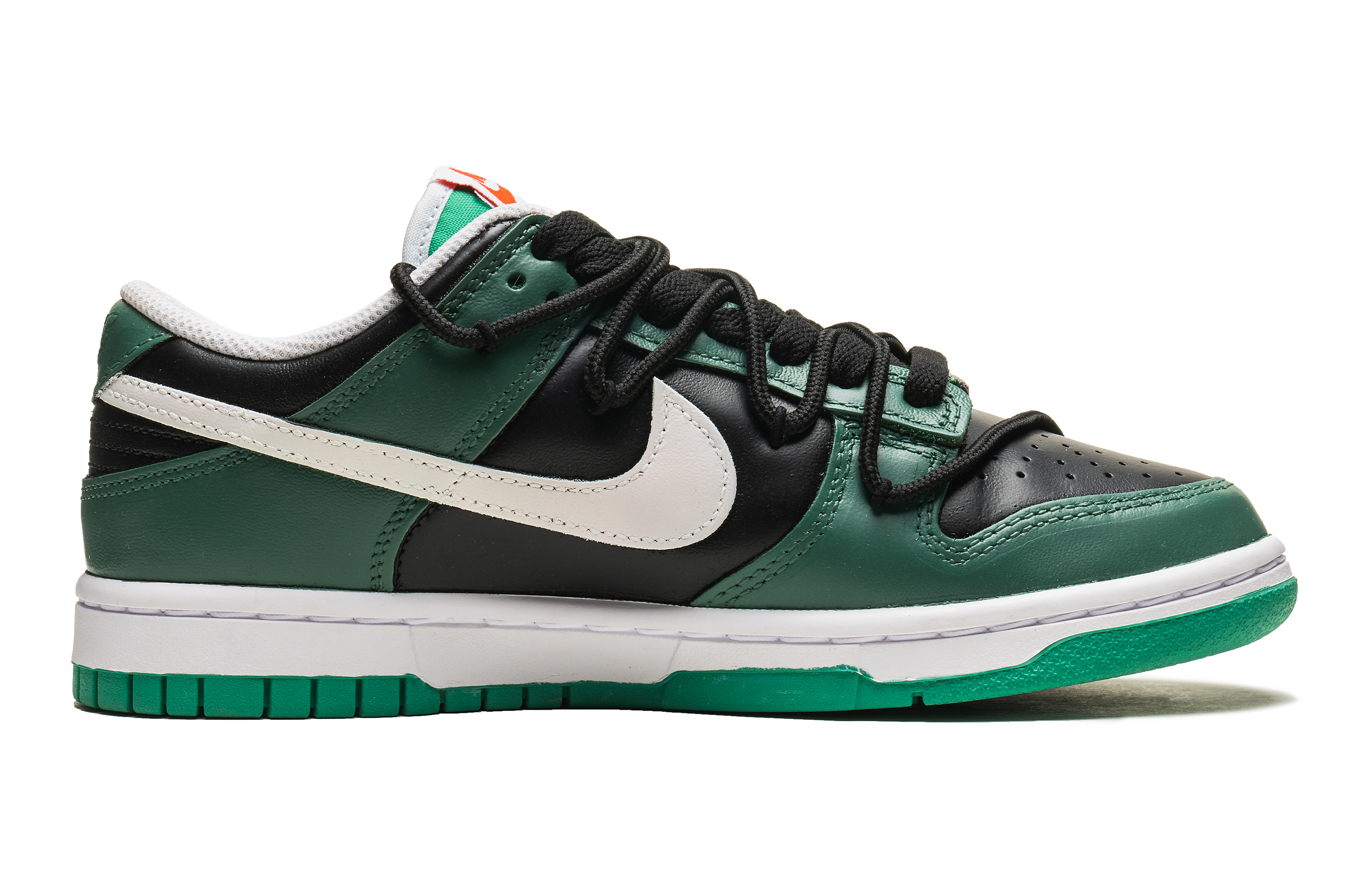 Кроссовки Nike Dunk Skateboarding Shoes Women's Low-top Black/Green, зеленый