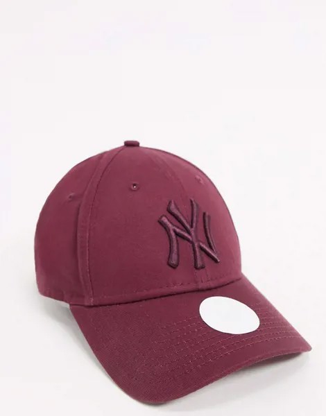 Эксклюзивная кепка ягодного цвета с логотипом 