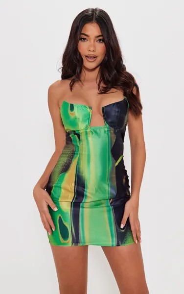 PrettyLittleThing Атласное облегающее платье-бандо зеленого цвета с дымчатым принтом и V-образным вырезом