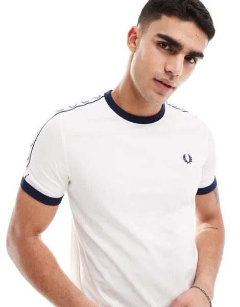 Fred Perry – белая футболка с контрастной отделкой и полосками