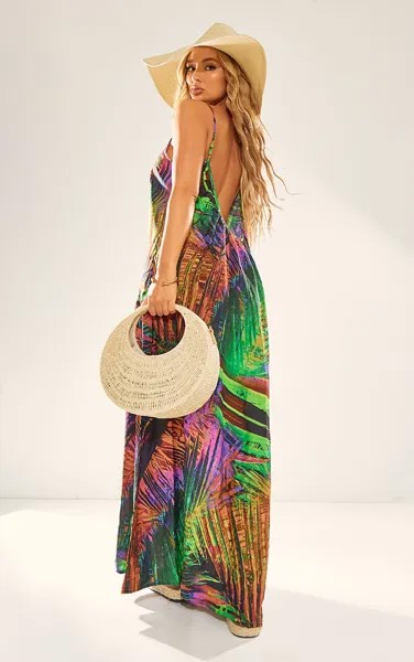 PrettyLittleThing Пляжное платье макси большого размера с многолистным тропическим принтом и низкой спинкой