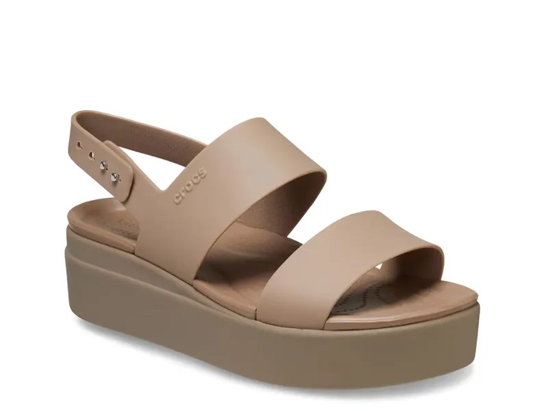 Сандалии Brooklyn Low Wedge Sandal Crocs, серо-коричневый