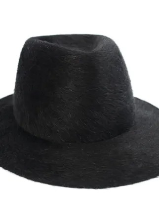 Черная шляпа с мехом