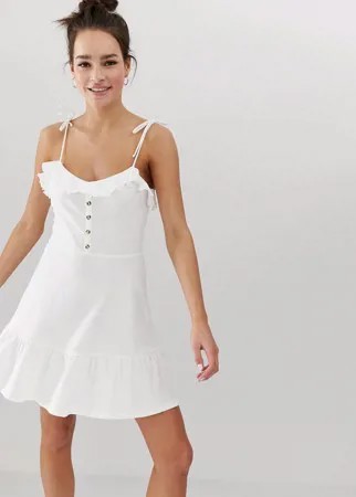 Сарафан мини с пуговицами и баской ASOS DESIGN-Белый