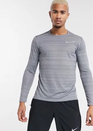 Серый лонгслив Nike Running Miler