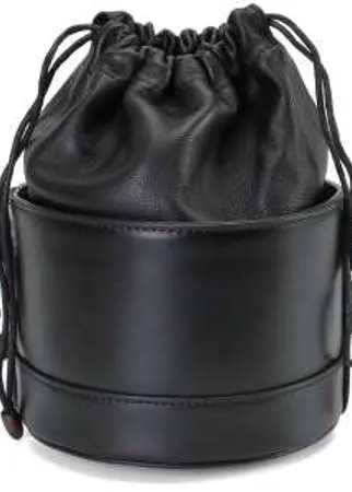 Лаконичная сумка-ведро премиальной линии ALLA PUGACHOVA изготовлена из натуральной полированной кожи черного цвета. Внутри текстильная подкладка. Длинный регулируемый плечевой ремень. Такая модель станет отличным дополнением как деловых, так и повседневных образов.