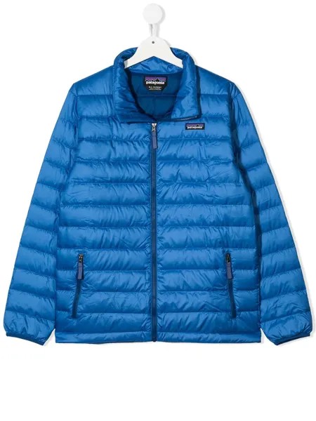 Patagonia Kids пуховик с нашивкой-логотипом