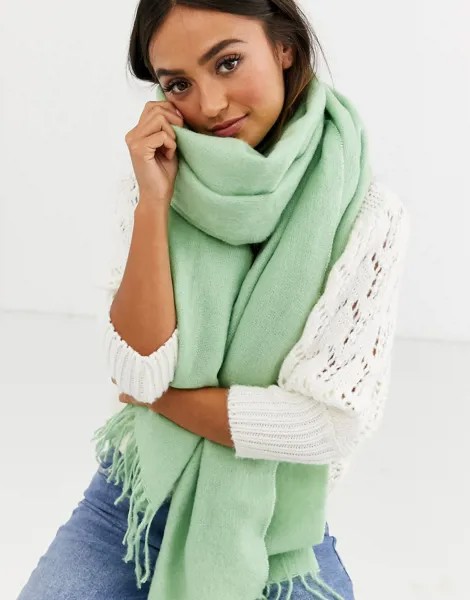 Зеленый мягкий длинный шарф с кисточками ASOS DESIGN