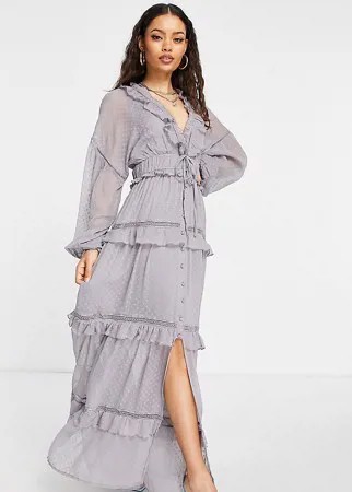 Ярусное фактурное платье макси с оборками и кружевной отделкой ASOS DESIGN Petite-Серый