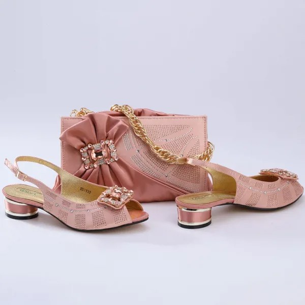 Персиковый итальянский дизайн, обувь на низком каблуке и сумки, подходящие под горячее Хрустальное украшение, элегантная женская фотосесси...