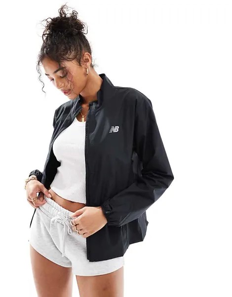 Черная спортивная куртка New Balance Essentials