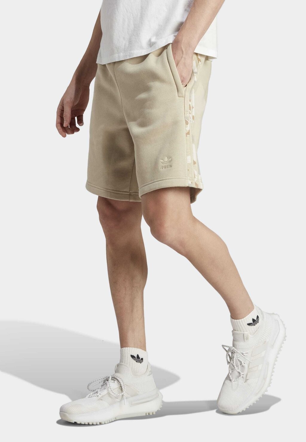 Спортивные брюки Graphics Camo Stripe adidas Originals, цвет savanna