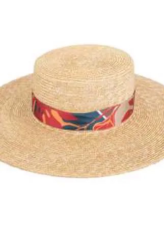 Модная шляпа из плетеной соломы - элегантный головной убор в бежевом цвете. В качестве декора - текстильная узкая полоска с тропическим принтом. Такой аксессуар станет не только стильным элементом гардероба, но и защитой от нежелательных солнечных лучей. Шляпка будет гармонично сочетаться с летними платьями, сарафанами, брючными костюмами.