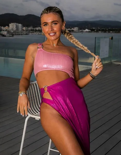 Розовое пляжное платье с плиссировкой и металлизированным разрезом по бокам South Beach X Miss Molly