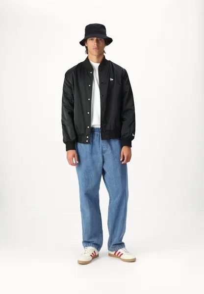 Бомбер GRAPHIC BOMBER New Era, черный