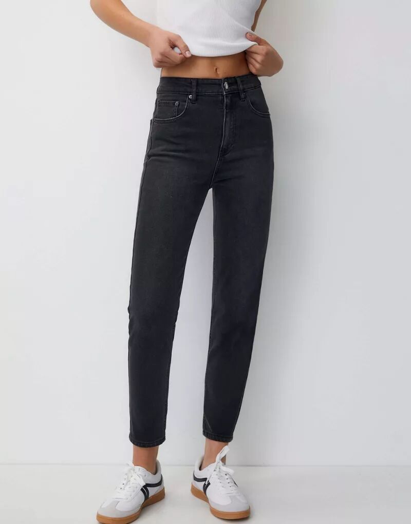 Pull&Bear – удобные джинсы для мам черного цвета