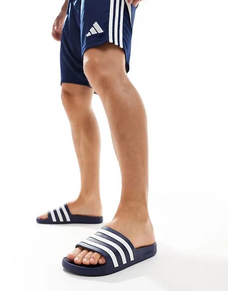 Темно-синие шлепанцы с белой полоской adidas Swim Adilette