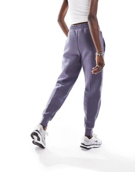 Серые джоггеры Nike Tech Fleece