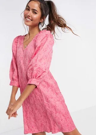 Розовое свободное фактурное платье мини с пышными рукавами Vero Moda-Розовый цвет