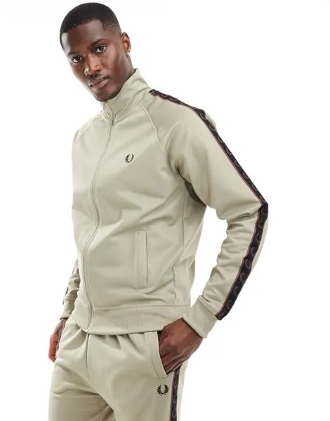 Бежевая спортивная куртка с контрастной тесьмой Fred Perry