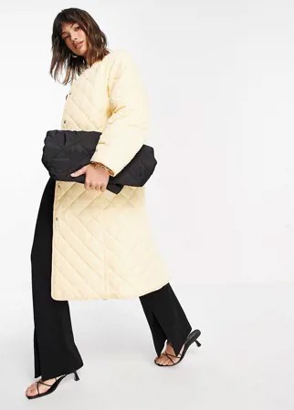 Удлиненная стеганая куртка из переработанных материалов кремового цвета с поясом & Other Stories-Белый