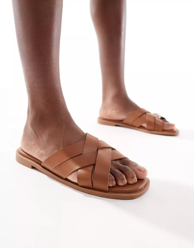 Светло-коричневые сандалии на плоской подошве New Look с ремешками