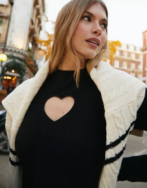 Черное трикотажное платье мини в рубчик Miss Selfridge с вырезом в форме сердца