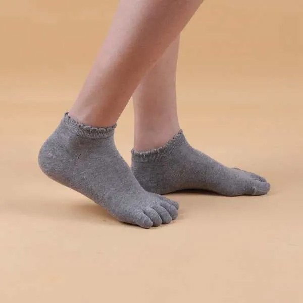 Носки с пальцами на ноге