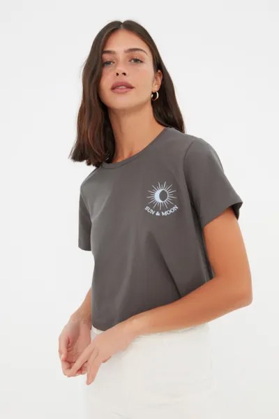 Укороченная трикотажная футболка антрацитового цвета с вышивкой Trendyol, серый
