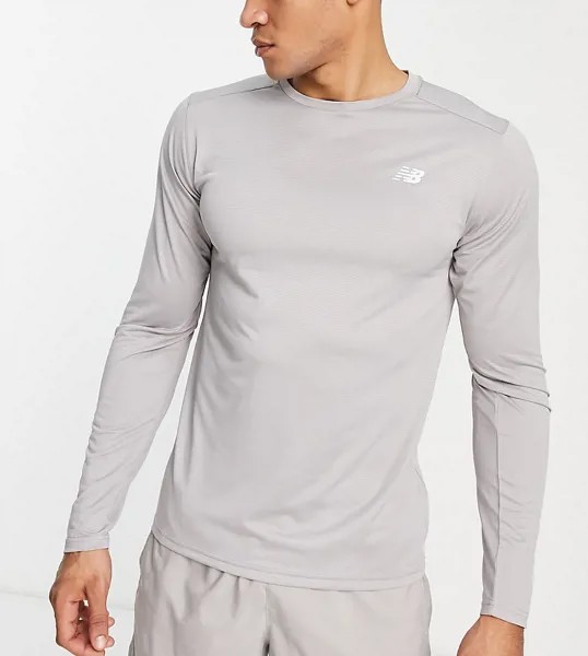 Пепельно-серый лонгслив с логотипом New Balance Accelerate – эксклюзивно для ASOS