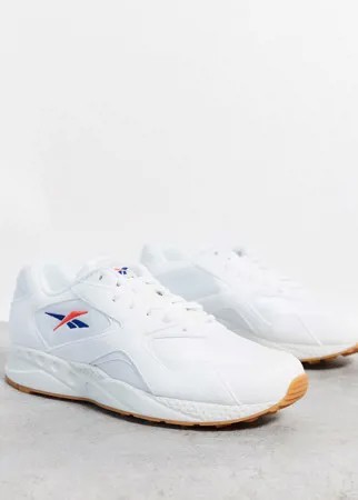 Белые кроссовки с красной и синей отделкой Reebok Torch Hex-Белый