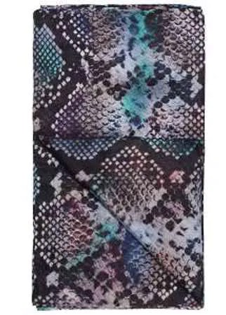 Яркий шелковый шарф из весенне-летней коллекции аксессуаров бренда «Эконика». Змеиный принт — актуальный тред сезона. С таким шарфом невозможно остаться незамеченной.
