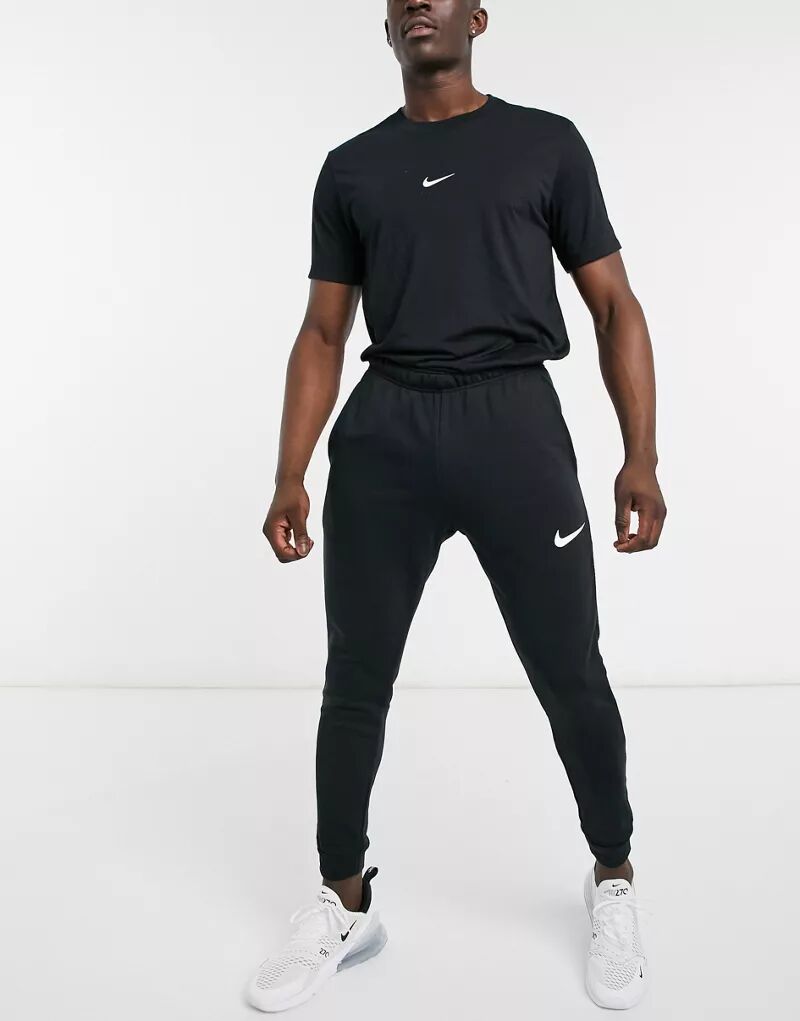 Черные зауженные джоггеры из флиса Nike с технологией Dri-Fit