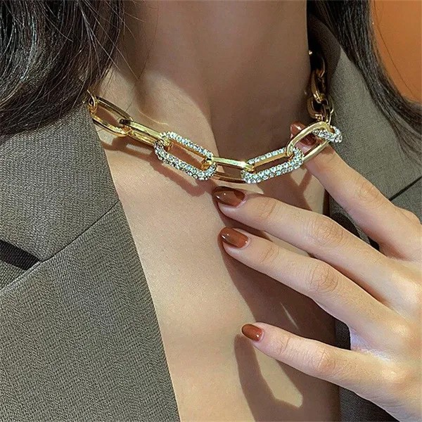 Европейские и американские преувеличенные большие металлические декоративные ожерелья для женщин тренд сшивание короткая ключичная цепочка
