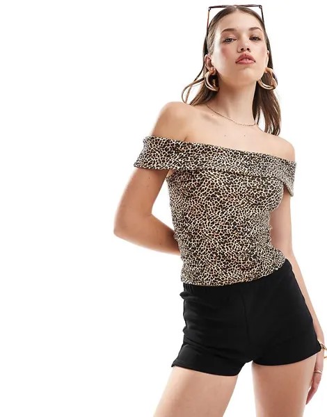 Топ Stradivarius – с леопардовым принтом и открытыми плечами