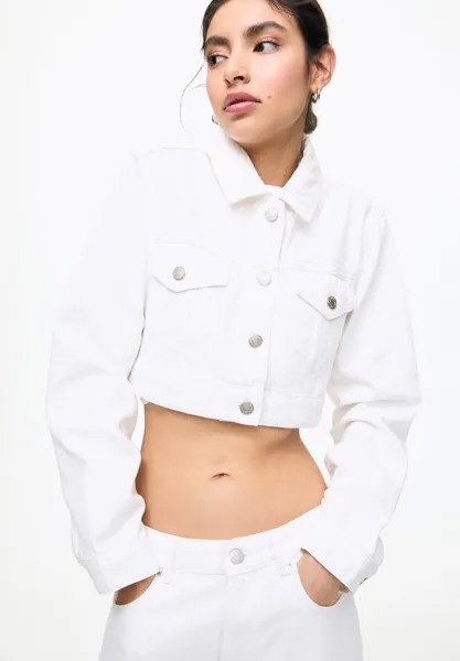 Джинсовая куртка BASIC CROPPED PULL&BEAR, белый