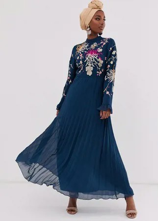 Темно-синее платье макси с плиссировкой и вышивкой ASOS DESIGN-Темно-синий