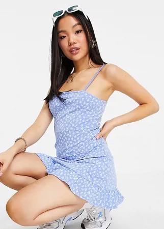 Голубой сарафан на бретельках с оборкой по краю и цветочным принтом ASOS DESIGN Petite