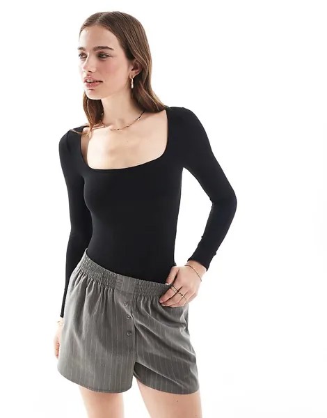 Miss Selfridge — черное боди с длинными рукавами и ромбовидным вырезом