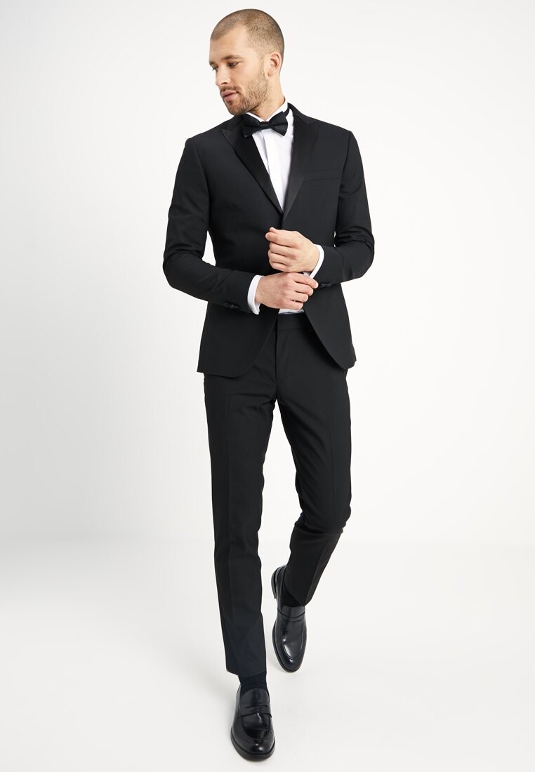 Костюм BASIC PLAIN BLACK TUX SUIT SLIM FIT Isaac Dewhirst, цвет black