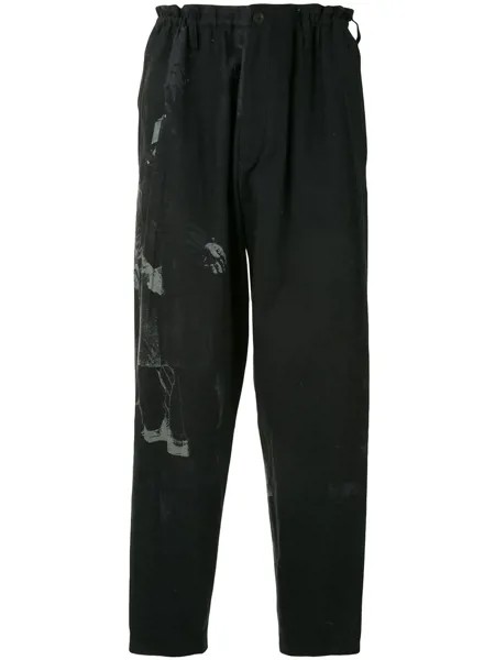 Yohji Yamamoto брюки прямого кроя с графичным принтом