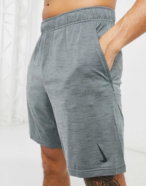 Шорты серого цвета Nike Yoga Hyperdry-Серый