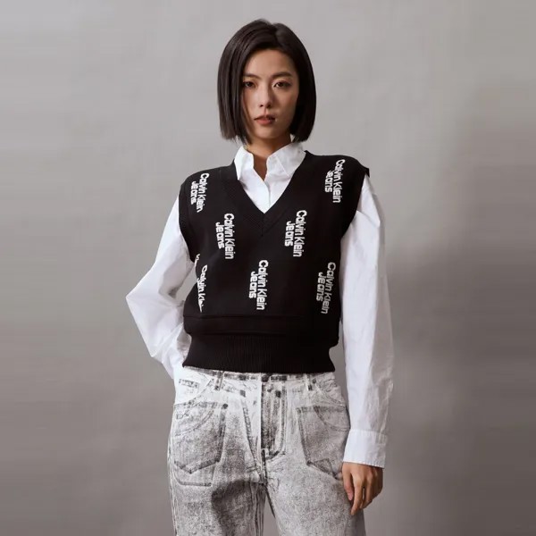 Жилет женский Calvin Klein Jeans с буквенным принтом и v-образным вырезом, черный