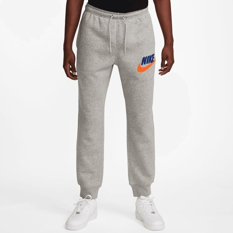 Флисовые джоггеры Club с начесом на изнанке NIKE, цвет dk grey heather/safety orange