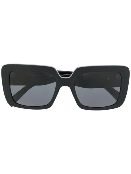 Versace Eyewear солнцезащитные очки в массивной оправе с затемненными линзами