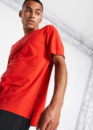 Красная футболка Nike Yoga Dri-FIT-Красный