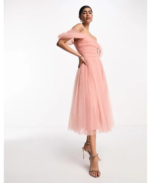 Розовое платье миди с открытыми плечами Lace & Beads Bridesmaid