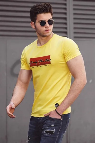 Желтая мужская футболка с принтом 4589 MADMEXT