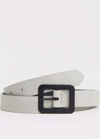 Серый узкий ремень из искусственной кожи с черной матовой пряжкой ASOS DESIGN