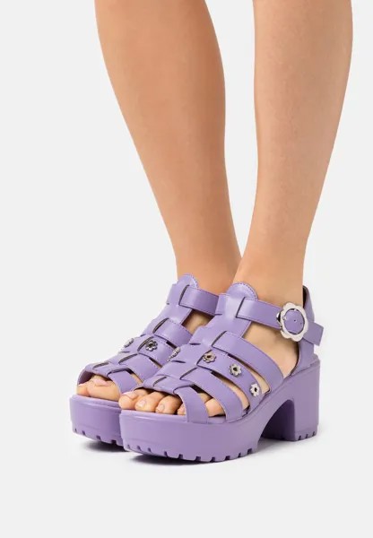 Босоножки на платформе Koi Footwear